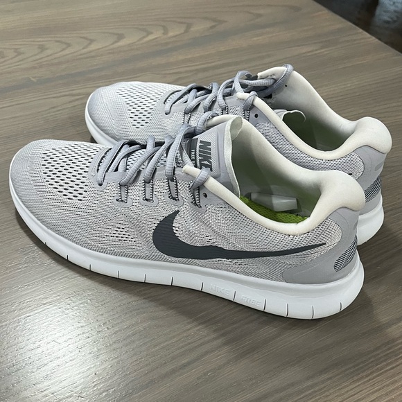 Nike Free RN Shoes - Picture 2 of 8